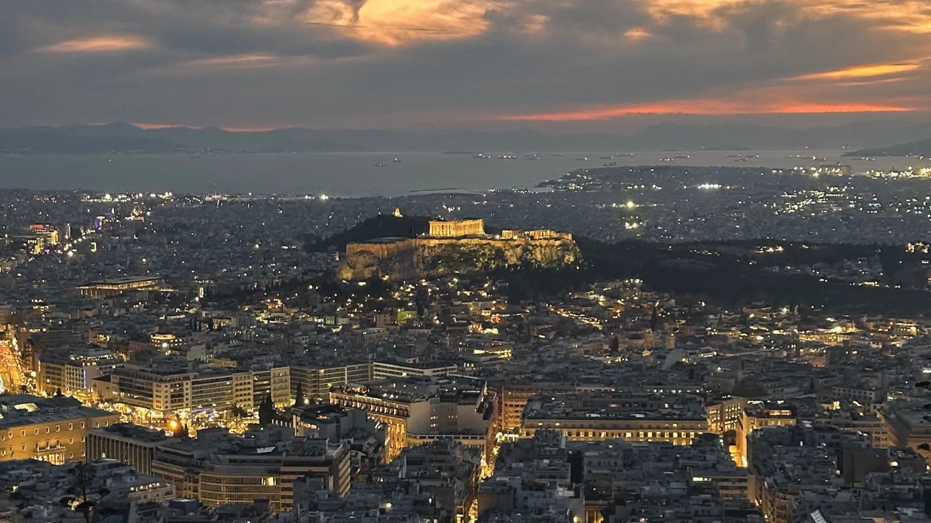 Atene: sonce, kaos in ščepec morja