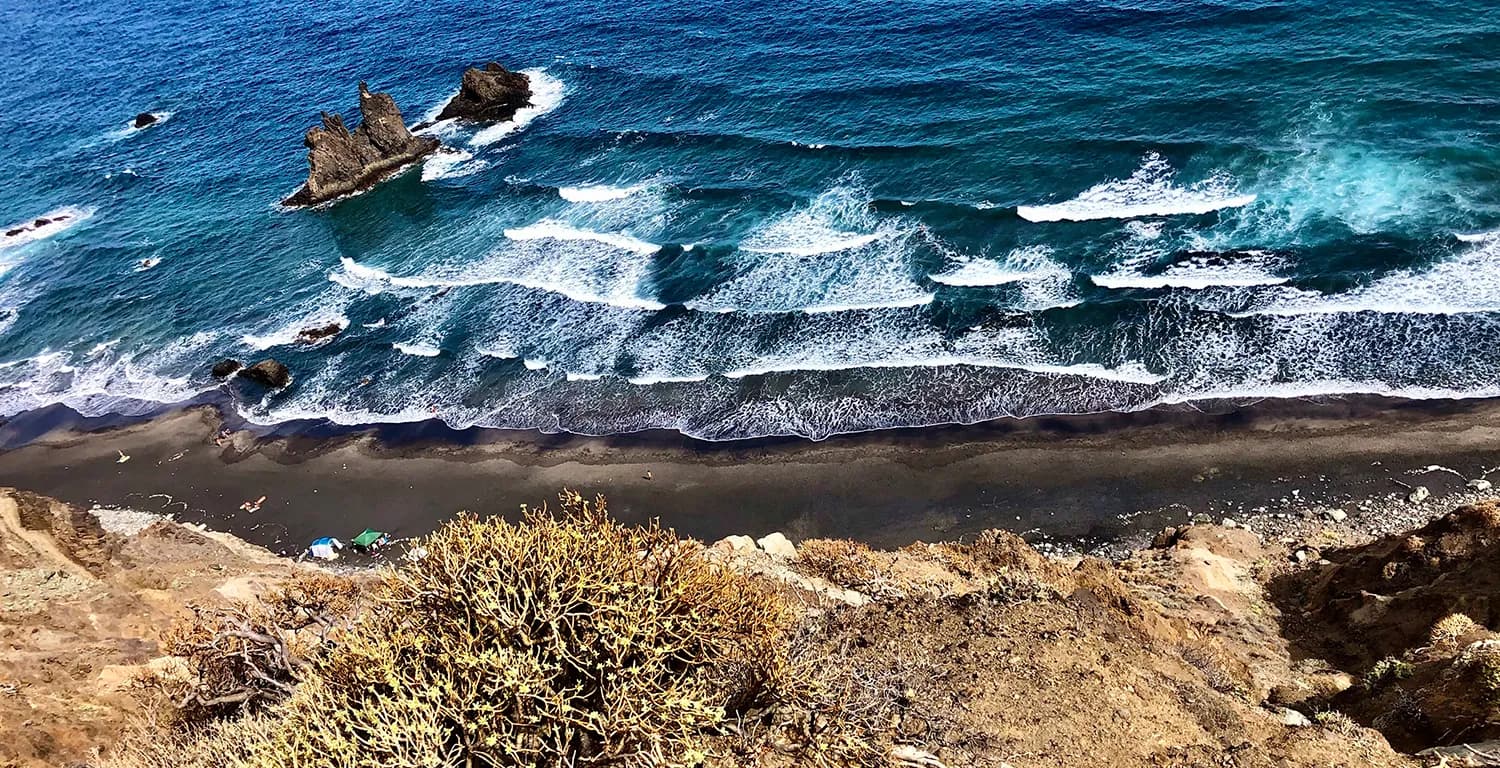 Tenerife: enodružinska hiša na vrhu klifa